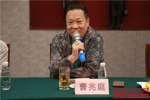 中國(guó)傳統(tǒng)工藝大師、紅寶軒董事長(zhǎng)曹兆庭發(fā)言 中國(guó)傳統(tǒng)工藝大師、紅寶軒董事長(zhǎng)曹兆庭發(fā)言