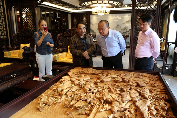 周京南研究員品鑒陳戴青大師經(jīng)典力作 周京南研究員品鑒陳戴青大師經(jīng)典力作