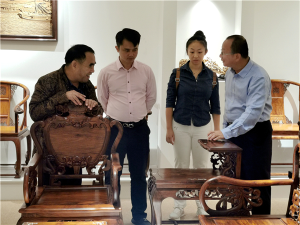 周京南研究員介紹廣作家具的文化內(nèi)涵 周京南研究員介紹廣作家具的文化內(nèi)涵