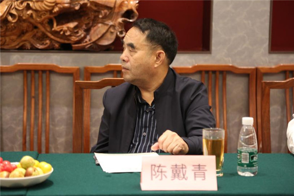 廣東省工藝美術(shù)大師、鴻庭軒紅木創(chuàng)始人陳戴青發(fā)言 廣東省工藝美術(shù)大師、鴻庭軒紅木創(chuàng)始人陳戴青發(fā)言