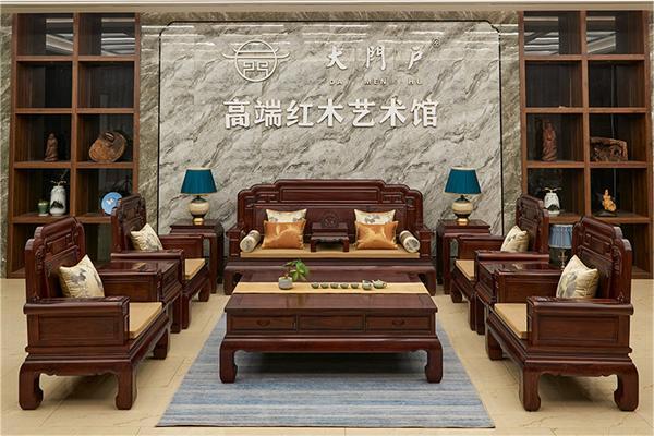 大門(mén)戶紅木：掌握這三個(gè)方法，告別紅木沙發(fā)挑選難題