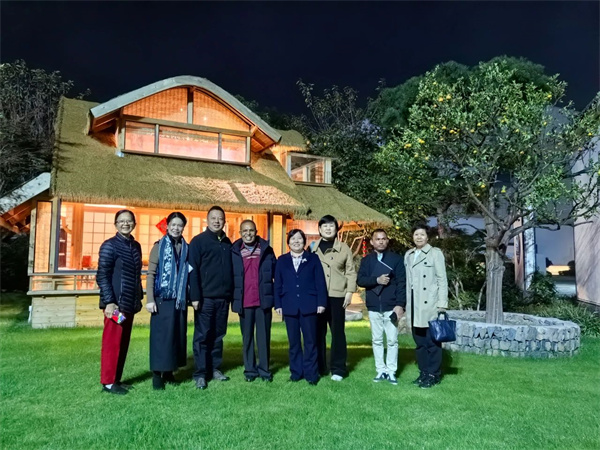 【左四為東帝汶前總統(tǒng)魯瓦克】