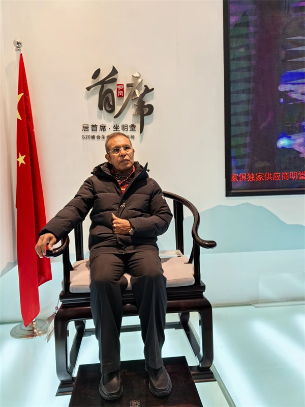 【東帝汶前總統(tǒng)魯瓦克親自體驗明堂家居產(chǎn)品】