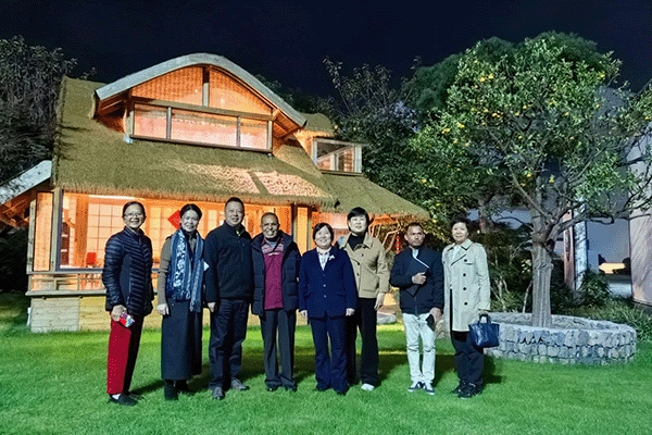 東帝汶前總統(tǒng)一行蒞臨明堂紅木參觀考察