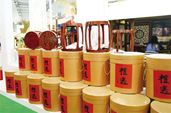 【現(xiàn)場體驗(yàn)咨詢明堂·禮遇鼓凳】 【現(xiàn)場體驗(yàn)咨詢明堂·禮遇鼓凳】