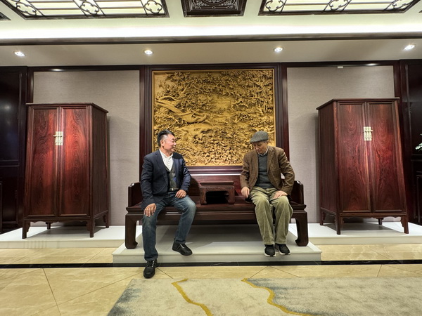 曹靜樓老師對于東邦紅木推出的微凹黃檀精品家具給予高度評價 曹靜樓老師對于東邦紅木推出的微凹黃檀精品家具給予高度評價