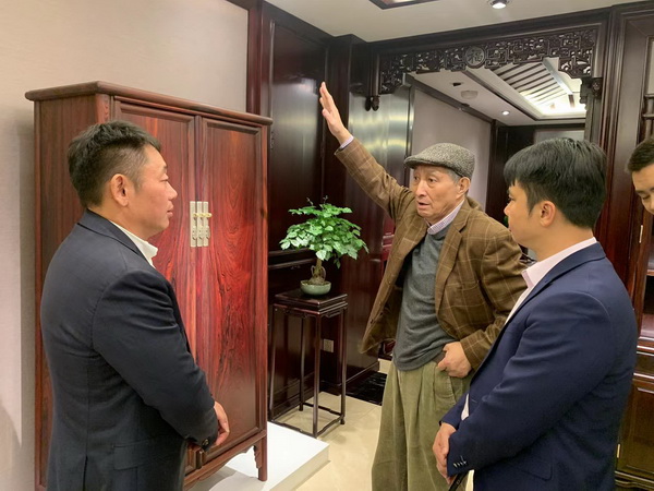 曹靜樓老師對于東邦紅木推出的微凹黃檀精品家具給予高度評價 曹靜樓老師對于東邦紅木推出的微凹黃檀精品家具給予高度評價