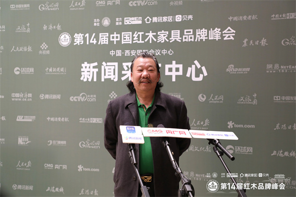 中裝傳奇品牌創(chuàng)始人、中國傳統(tǒng)工藝大師金彪云接受新華社、央廣網、騰訊家居等媒體采訪 中裝傳奇品牌創(chuàng)始人、中國傳統(tǒng)工藝大師金彪云接受新華社、央廣網、騰訊家居等媒體采訪