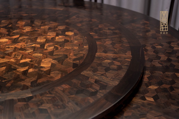 榮鼎軒打造的行業(yè)獨(dú)一無(wú)二的無(wú)縫紫光檀家具