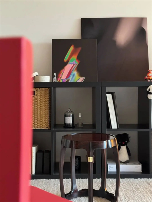 明堂可根據(jù)客戶需求,在“禮遇”凳腿上安裝銘牌 明堂可根據(jù)客戶需求,在“禮遇”凳腿上安裝銘牌