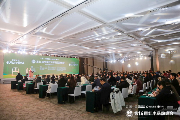 匠心引領(lǐng)，居典紅木董事長尹付林接受央視主持人現(xiàn)場(chǎng)采訪（含視頻）