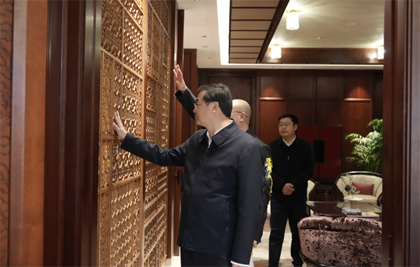 卓木王總裁杜長江向東陽市市委書記樓瑯堅介紹微醺會所 卓木王總裁杜長江向東陽市市委書記樓瑯堅介紹微醺會所