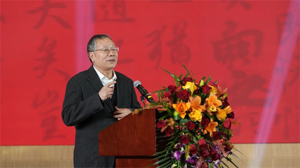 ▲浙江省政協(xié)原副主席陳加元發(fā)表致辭 ▲浙江省政協(xié)原副主席陳加元發(fā)表致辭