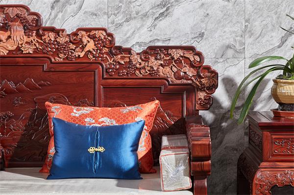 大門(mén)戶(hù)紅木：堅(jiān)守品質(zhì)，以工匠精神打造“傳世臻品”