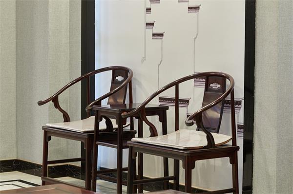 大門(mén)戶(hù)紅木：紅木家具從上中下觀賞，各有各的美