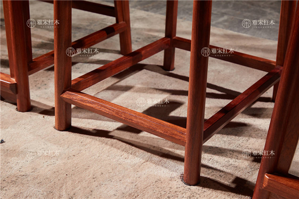 線條簡潔流利，無手工留下的接口痕跡