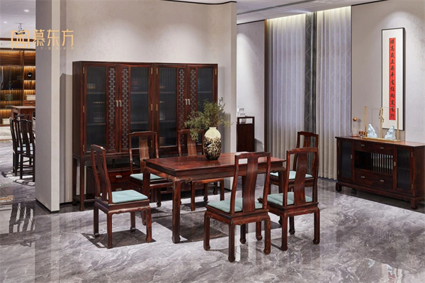 慕東方《萬(wàn)福西餐桌》