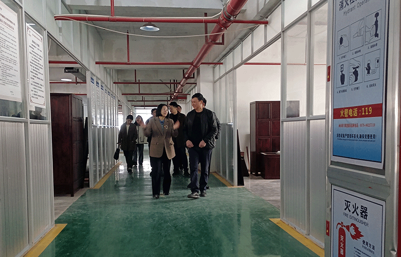 東陽副市長(zhǎng)龔杭娟一行蒞臨喜迎紅紅木指導(dǎo)工作