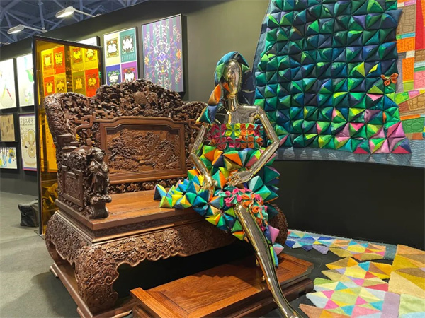 《中國夢富春山居和諧寶座》展會現(xiàn)場圖 《中國夢富春山居和諧寶座》展會現(xiàn)場圖