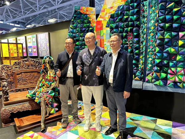 卓木王總裁杜長江與到場嘉賓合影 卓木王總裁杜長江與到場嘉賓合影