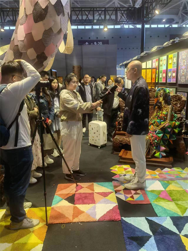 卓木王總裁杜長江接受媒體采訪 卓木王總裁杜長江接受媒體采訪