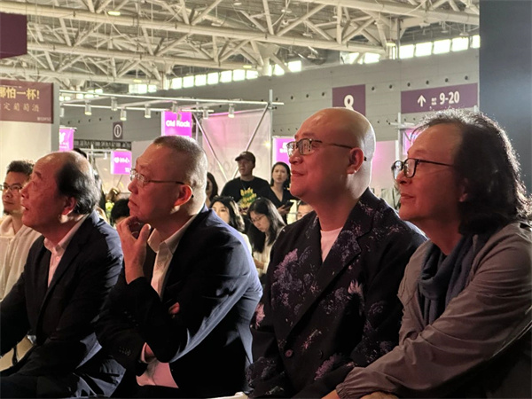 卓木王總裁杜長江受邀參加論壇(右二) 卓木王總裁杜長江受邀參加論壇(右二)