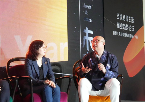 卓木王總裁杜長江(右一)作為受邀嘉賓在論壇交流 卓木王總裁杜長江(右一)作為受邀嘉賓在論壇交流