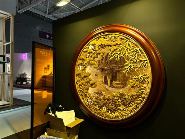 卓木王參展作品《一帆風(fēng)順》木雕裝飾