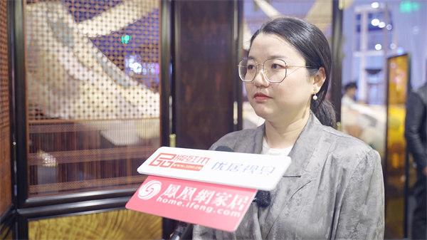 榮鼎軒紅木總經(jīng)理徐超霖接受品牌紅木、優(yōu)居視界、鳳凰網(wǎng)家居聯(lián)合專訪 榮鼎軒紅木總經(jīng)理徐超霖接受品牌紅木、優(yōu)居視界、鳳凰網(wǎng)家居聯(lián)合專訪