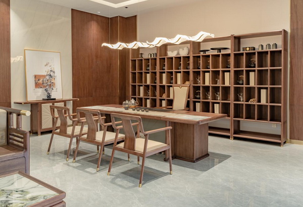 東成·茗晚潮品牌專注打造現(xiàn)代輕奢商務(wù)辦公家具