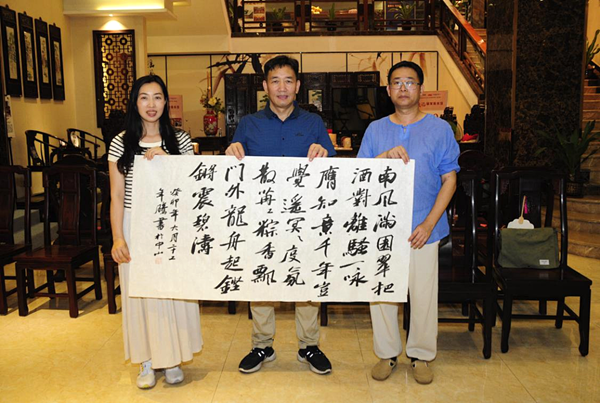 沙溪書法協(xié)會即場賦詩揮毫 沙溪書法協(xié)會即場賦詩揮毫