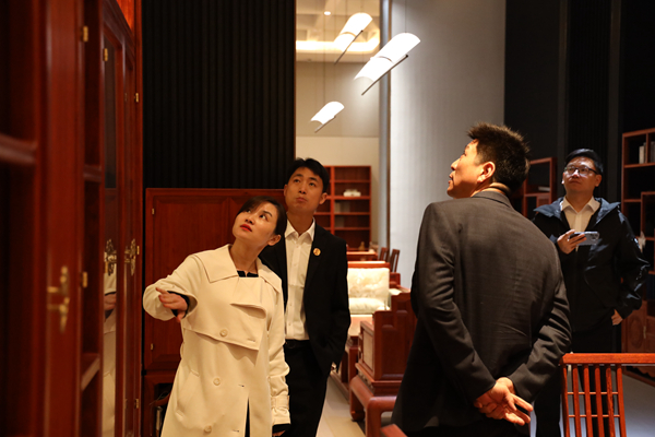 國壽紅木經(jīng)銷商家人品鑒工廠展廳精品