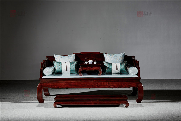 東陽(yáng)微凹黃檀家具品牌如何選擇？萬(wàn)事紅紅木告訴你