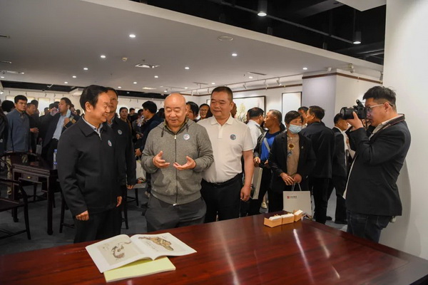 范揚(yáng)書(shū)畫&懷古典藏紅木藝術(shù)聯(lián)展盛大開(kāi)幕，臨朐掀起藝術(shù)熱潮