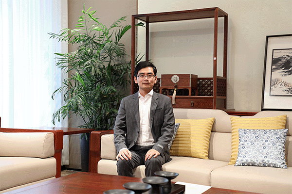 明堂家居副總經(jīng)理厲飛進接受品牌紅木專訪 明堂家居副總經(jīng)理厲飛進接受品牌紅木專訪