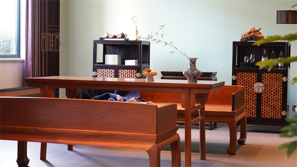 東陽(yáng)緬甸花梨家具的優(yōu)勢(shì)與選購(gòu)指南，名雅居紅木為你解讀