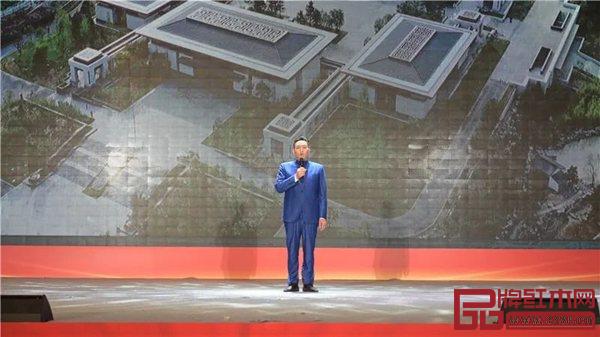 廣東國(guó)方家居有限公司董事長(zhǎng)、高級(jí)工藝美術(shù)師陳新平講述紅木家具傳承中國(guó)文化 廣東國(guó)方家居有限公司董事長(zhǎng)、高級(jí)工藝美術(shù)師陳新平講述紅木家具傳承中國(guó)文化