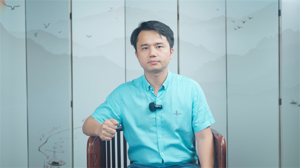 全聯(lián)藝術(shù)紅木家具專業(yè)委員會執(zhí)行會長,中山市紅木古典家具學(xué)會會長林偉華接受品牌紅木、優(yōu)居視界聯(lián)合專訪 全聯(lián)藝術(shù)紅木家具專業(yè)委員會執(zhí)行會長,中山市紅木古典家具學(xué)會會長林偉華接受品牌紅木、優(yōu)居視界聯(lián)合專訪