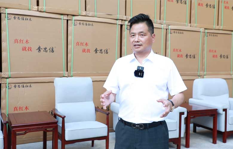 李忠信：五度進(jìn)駐人民大會(huì)堂，是實(shí)力與榮譽(yù)的璀璨徽章