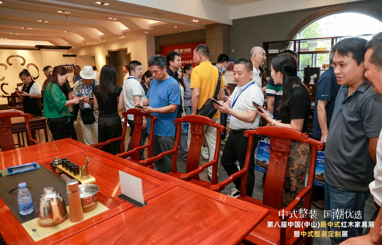 良辰軒紅木高性價比《國粹茶臺》圈粉無數(shù)，斬獲“金匠獎”！