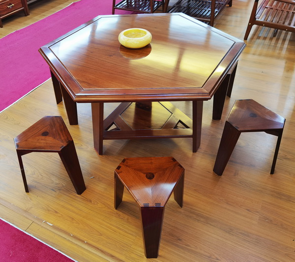 祥興家具自主研發(fā)設(shè)計制作的家具獨具一格