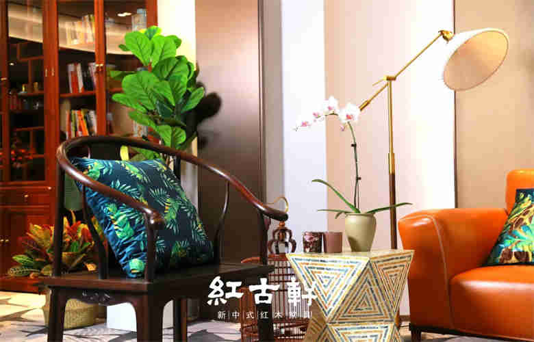 紅古軒：紅木，愈用愈美