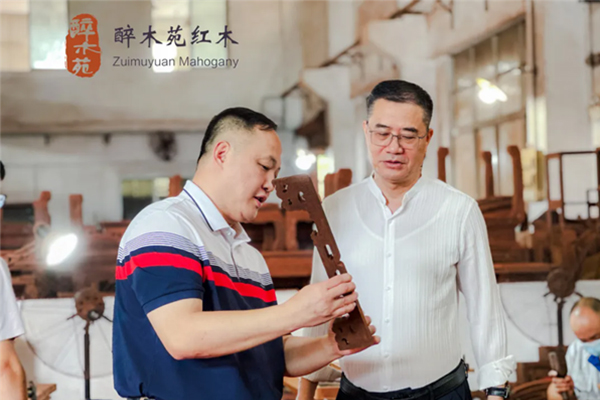 廣東家協(xié)王克會(huì)長探訪醉木苑紅木工廠，共鑒傳世匠心工藝