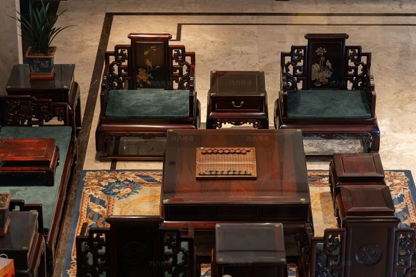 凹凸傳奇：秋日里的溫暖守護(hù)，紅木家具保養(yǎng)必備指南！