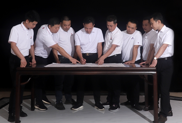 國(guó)方家居“陳新平工藝美術(shù)大師工作室” 國(guó)方家居“陳新平工藝美術(shù)大師工作室”