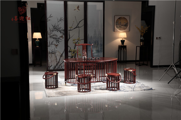東陽水性漆品牌·喜迎紅紅木：以水性漆工藝引領(lǐng)健康家居新風(fēng)尚