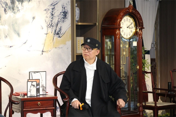 山東美術(shù)館研究館員、學(xué)術(shù)研究部主任郭振宇上臺分享