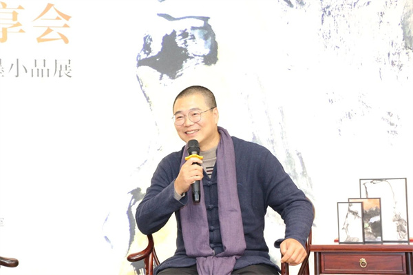 詩人、作家、傳統(tǒng)文化研修傳承者史幼波上臺發(fā)言