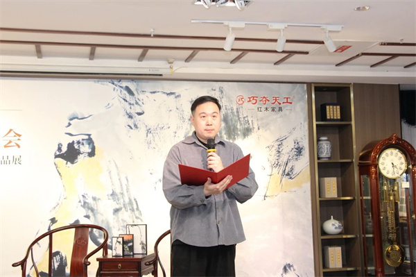 80后藝術(shù)家、藝術(shù)學(xué)博士宿國嵩上臺發(fā)言