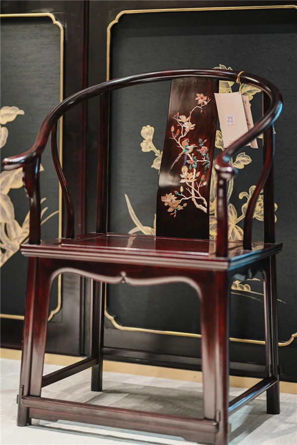 《天物 —— 紫檀嵌百寶花鳥(niǎo)椅》亮相深圳國(guó)際家具展 《天物 —— 紫檀嵌百寶花鳥(niǎo)椅》亮相深圳國(guó)際家具展